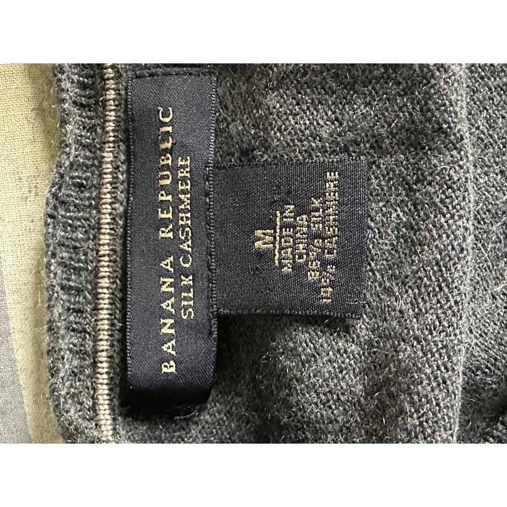 Banana Republic grey silk/cashmere V-neck long sleeve lightweight sweater Medium - Picture 2 of 5